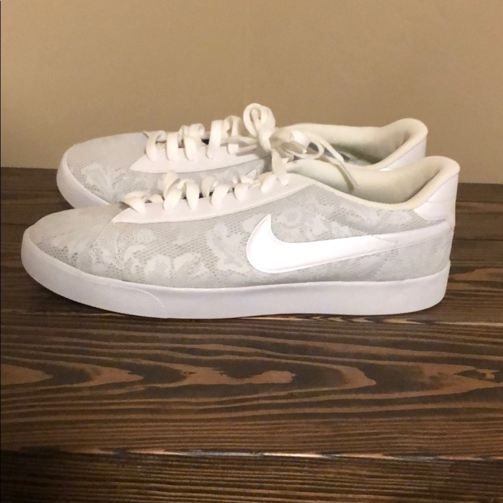 Nike tennis shoes